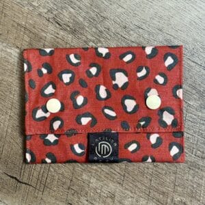 Pochette imperméable « Léopard rouge »
